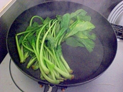 ●　ガス代節約◎エコな菜っ葉の茹で方　●